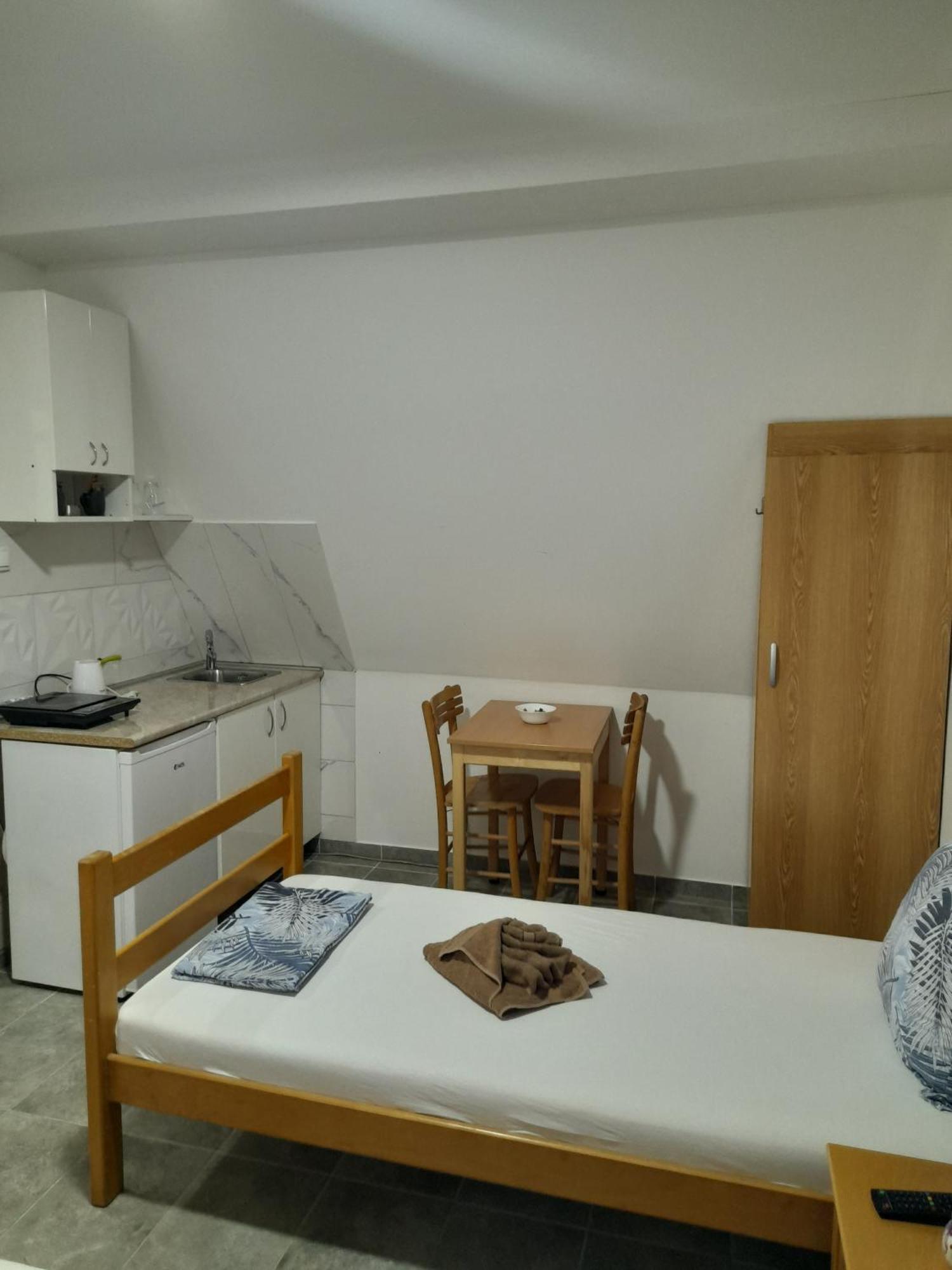 Libero Apartmani Surčin Exterior foto