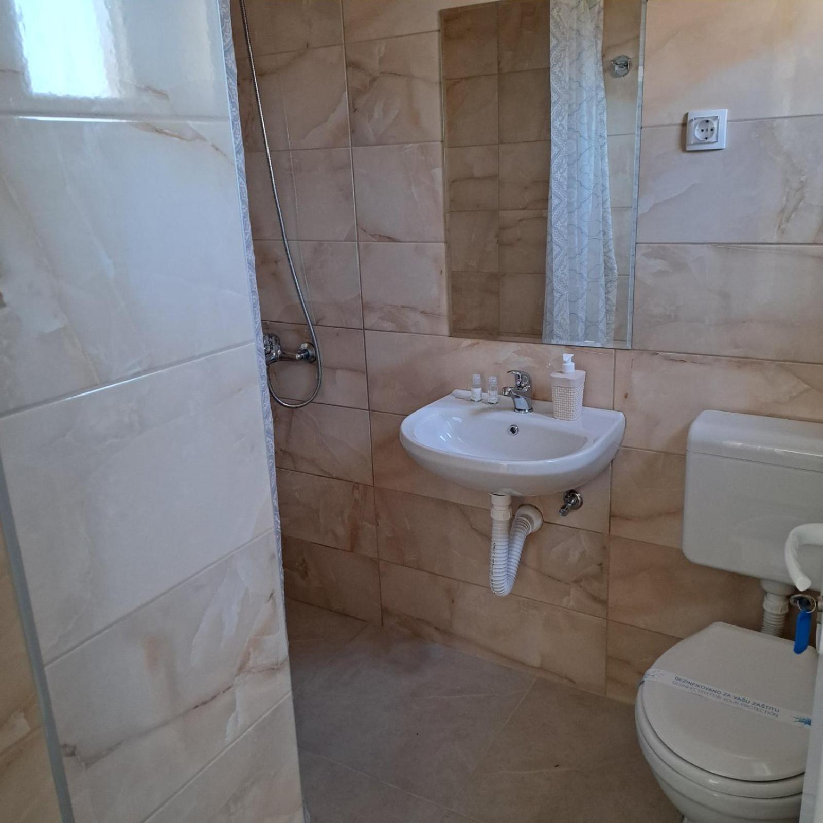 Libero Apartmani Surčin Habitación foto